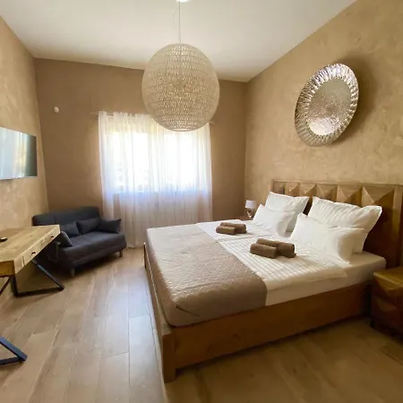 Sonja Villa *